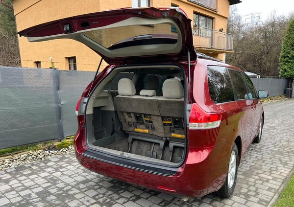 Toyota Sienna cena 62000 przebieg: 160000, rok produkcji 2013 z Oleśnica małe 67